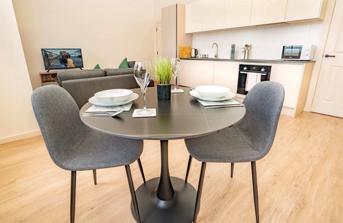 Newark Apartment | Stylish Apartment in the Heart of Newark