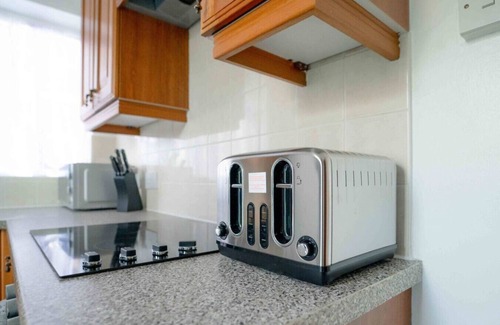 Greenwich House | Stylish apartment in Abbeywood with private garden