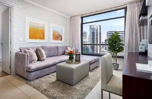 Sandown Apartment | Stylish Apartment at the Heart of Sandton, Unit 910, Masingita Towers