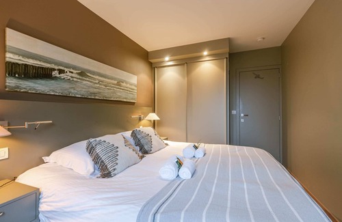Duinbergen Apartment | Stylish apartment with frontal seaview and parking