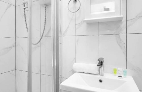 Edgbaston Apartment | Stylish Apartment - High Speed Internet & Free Netflix - Near City Centre - 2MR