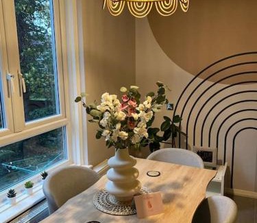 Cleveland Apartment | Stylish Apartment in Leafy Ealing