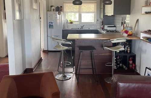 Floreat Apartment | Stylish apartment in small complex. Close to the city, beach and parks.