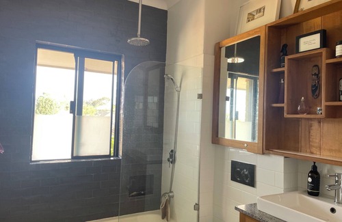 Floreat Apartment | Stylish apartment in small complex. Close to the city, beach and parks.