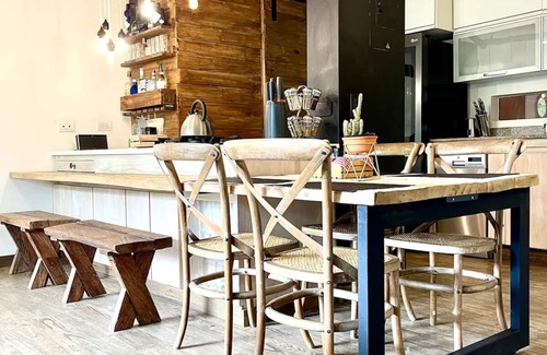 Las Lomas I Apartment | Stylish apartment in the best location!