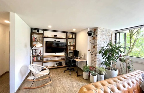 Las Lomas I Apartment | Stylish apartment in the best location!