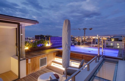 Cape Town City Centre Apartment | Stylish Apartment in the heart of the De Waterkant Loader A