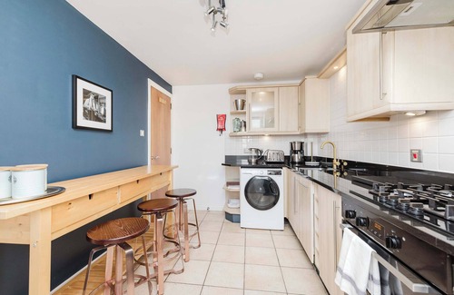 Old Town Apartment | Stylish Apartment with Balcony in Old Town