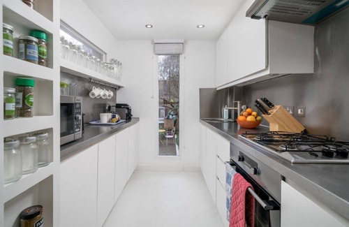 Shepherd's Bush Apartment | Stylish apartment with two beds in Shepherd’s Bush