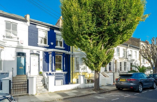 Shepherd's Bush Apartment | Stylish apartment with two beds in Shepherd’s Bush
