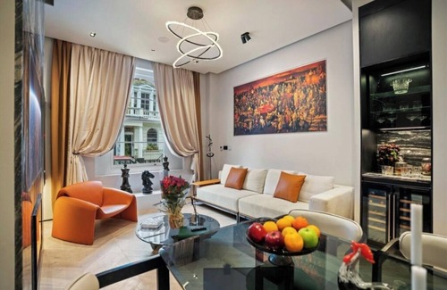 Churchill Apartment | Stylish apartment with WiFi in central London