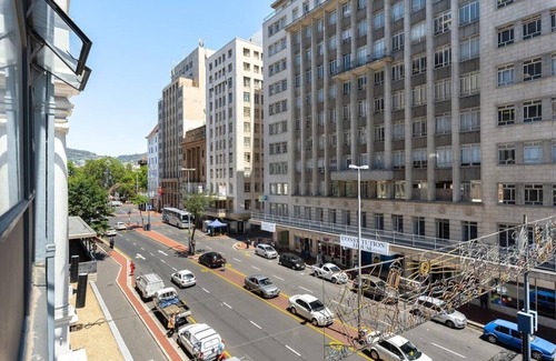 Cape Town City Centre Apartment | Stylish Apartment with Rooftop Pool & City Views