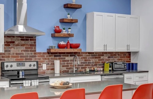 Springfield Apartment | Stylish Apartments Perfect for Relaxation!