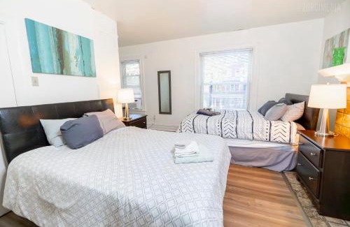 Bloomfield Apartment | Stylish Apt - 2 Queen Bed - Easy Hospital Access