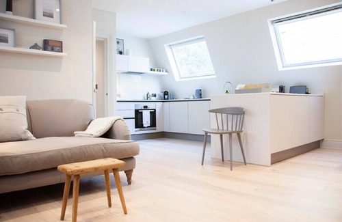 Bath Apartment | Stylish Apt in Heart of Georgian Bath (WST)