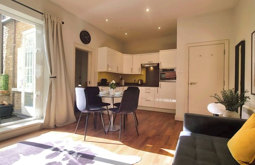 Notting Hill Condo | Stylish apt in the heart of Notting Hill -2-nSteps from Portobello Rd and tube!
