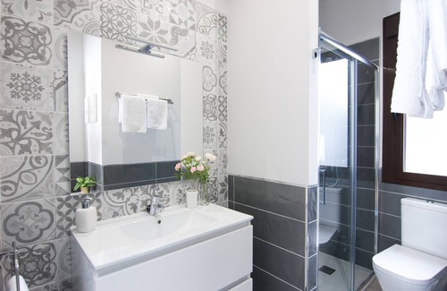 Palacio Apartment | Stylish Apt PZA MAYOR/La Latina 2BD * 2BT *, 6p max