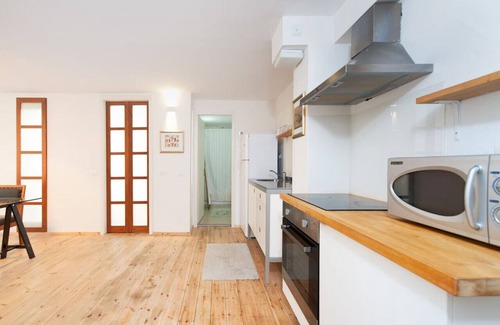 Tel Aviv City Center Apartment | Stylish Apt w/Charming Balcony in the Very Center