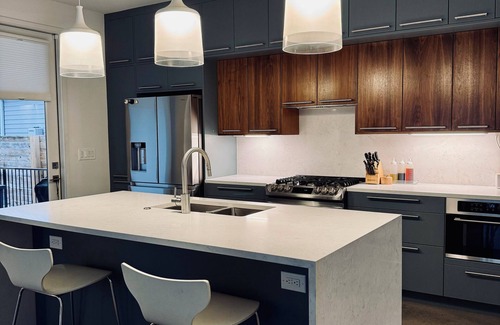 Highland House | Stylish Austin Home of a Local Creative Entrepreneur – Pet-Friendly!