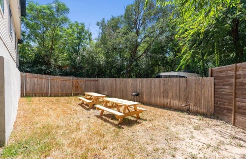 MLK Apartment | Stylish Austin Stay - Spacious Design - Lux Home