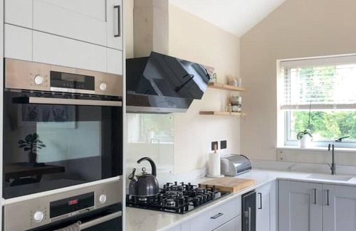Wellingborough House | Stylish Barn Retreat in Rural Farm Location