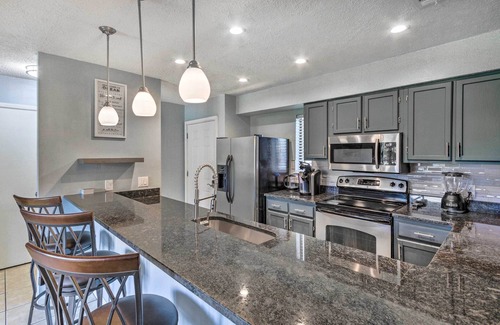 Mary Esther House | Stylish Bayfront Townhome < 10 Mi to Beach!