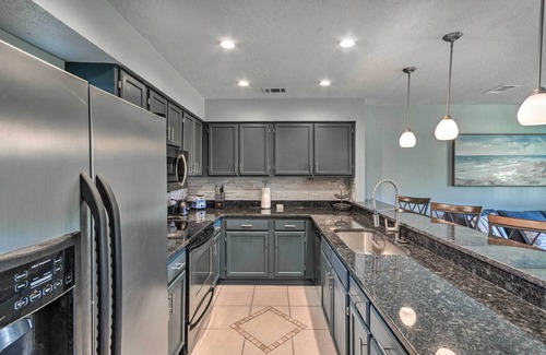 Mary Esther House | Stylish Bayfront Townhome < 10 Mi to Beach!