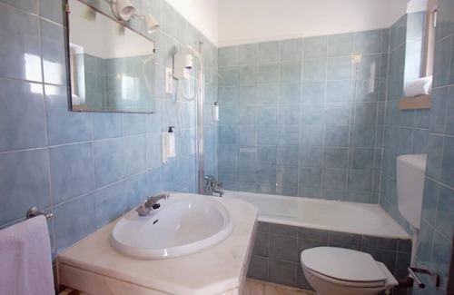 Praia das Macas House | Stylish Beachfront Hotel! Pet-friendly Room with Ocean View, Near Adraga Beach!