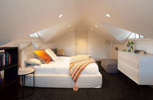 Coogee House | Stylish Beachside Retreat with Private Pool and Cabana