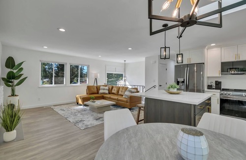 Newport House | Stylish Bellevue Retreat