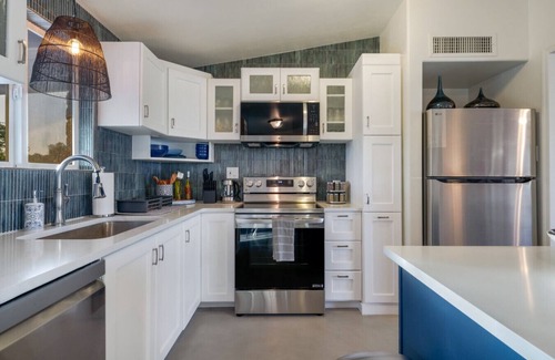 Casas Adobes House | Stylish/Big Yard/Grill/3 BR 2 BA/Carport