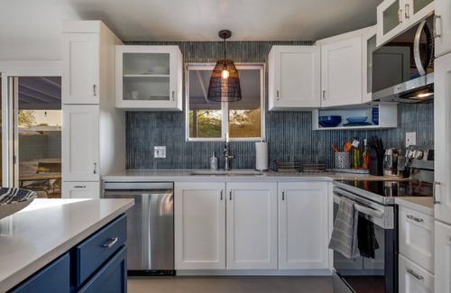 Casas Adobes House | Stylish/Big Yard/Grill/3 BR 2 BA/Carport