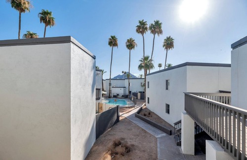 Camelback East Condo | Stylish Biltmore Condo w/Pools, Mtn Views & Wi-Fi