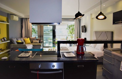 Gazi Apartment | Stylish Boutique Loft With Private Balcony
