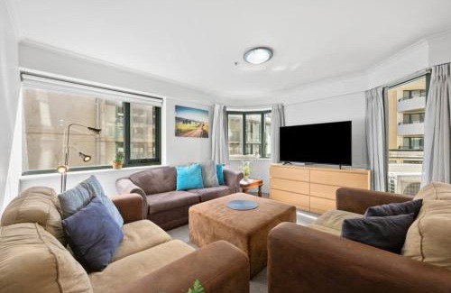 Canberra City Centre Apartment | Stylish Braddon Retreat 2Bedroom Free Parking & Pool