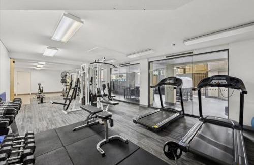 Canberra City Centre Apartment | Stylish Braddon Retreat 2Bedroom Free Parking & Pool