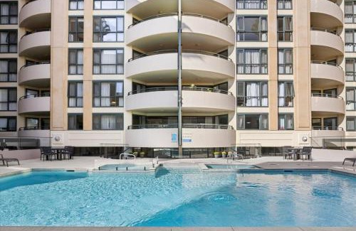 Canberra City Centre Apartment | Stylish Braddon Retreat 2Bedroom Free Parking & Pool