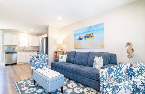 Biloxi House | Stylish, BRAND NEW 3 Bed Cottage, Beach Front, DOG FRIENDLY!