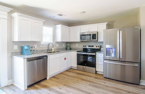 Biloxi House | Stylish, BRAND NEW 3 Bed Cottage, Beach Front, DOG FRIENDLY!