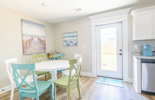 Biloxi House | Stylish, BRAND NEW 3 Bed Cottage, Beach Front, DOG FRIENDLY!