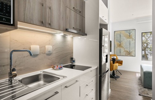 Greater Johannesburg Metropolitan Area Apartment | Stylish | Brand New | 2 Bed | Rosebank