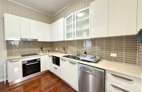 Holland Park West House | Stylish & Bright 3-BDRS Family @Holland Park West