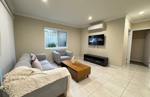 Holland Park West House | Stylish & Bright 3-BDRS Family @Holland Park West