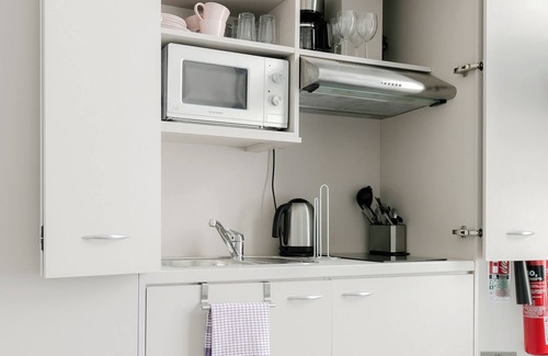 Abingdon Apartment | Stylish & Bright Studio in Kensington