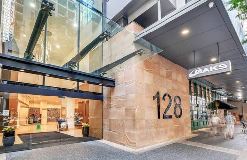 Brisbane Central Business District Apartment | Stylish Brisbane CBD Apmnt with Pool Study & Gym