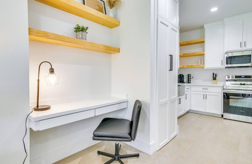 Brownsville House | Stylish Brownsville Stay: Coastal Day Trips!