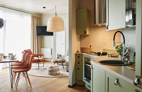 Maubray House | Stylish Bungalow Near Forest