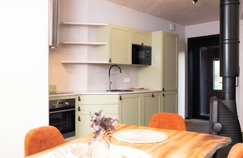Maubray House | Stylish Bungalow Near Forest
