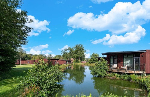Maubray House | Stylish Bungalow Near Forest