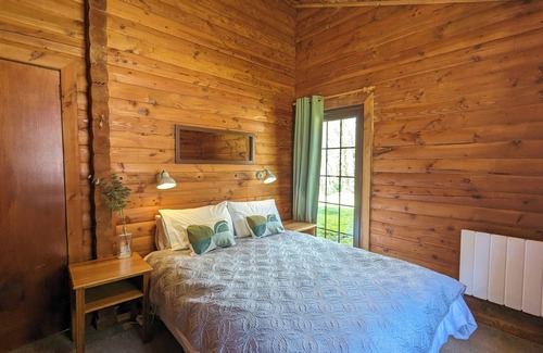 Rashfield Cabin | Stylish, Comfy & Cosy log cabin in National Park, dogs & families welcome!